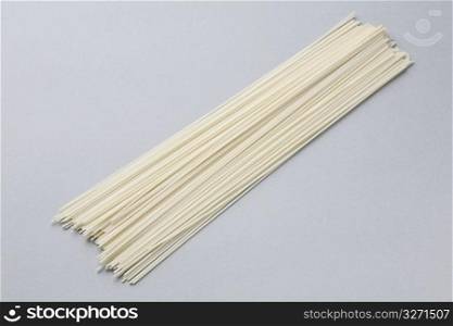 Thin wheat noodles