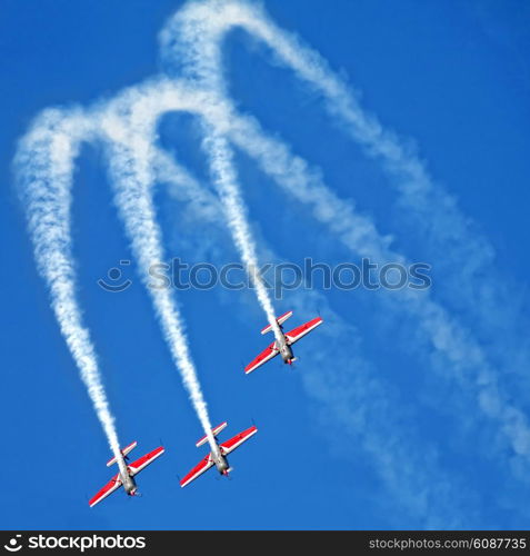 three airplanes Extra EA-300 on airshow