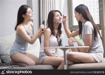 Three best friends making up together