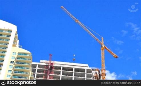 Time lapse of construction crane in Miami - Zeitraffer eines Baukrans in Downtown Miami