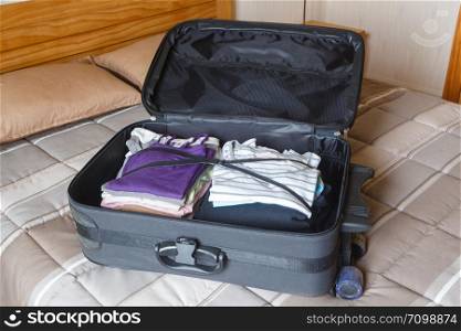 To pack the suitcase with clothes for holidays