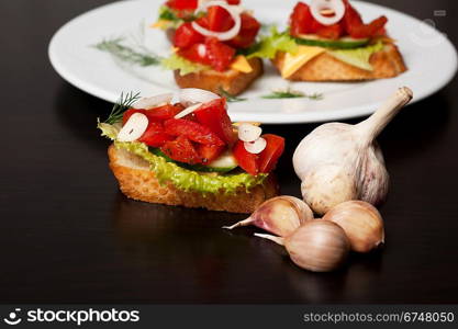 Toast with vegetables