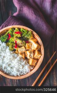 Tofu and broccoli stir-fry with white rice
