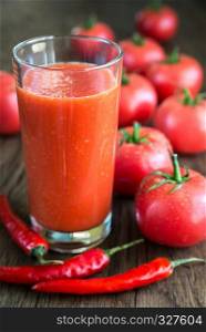 Tomato juice with fresh tomatoes