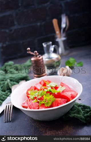 tomato salad with kinza in the bowl