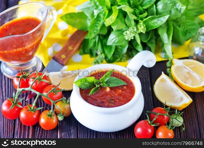 tomato sauce with basil and garlic, fresh tomato sauce