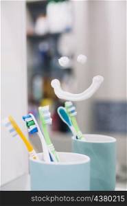 toothbrush cup with smile mirror