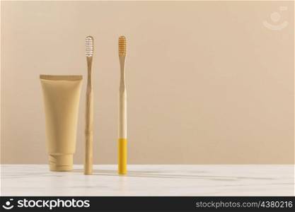 toothbrushes cream container