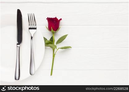 top view arrangement with plate cutlery rose