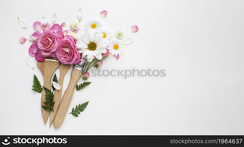 top view roses flowers painting brush. High resolution photo. top view roses flowers painting brush. High quality photo