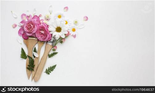 top view roses flowers painting brush. High resolution photo. top view roses flowers painting brush. High quality photo