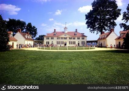 Tourist in front of a house, Mount Vernon, Virginia, USA