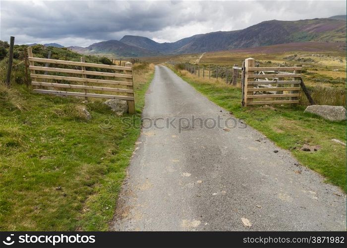 Track into Cwm Eigiau with Carnedd Mountains in the distance. Conwy, Snowdonia National park, Gwynedd, Wales, United Kingdom.