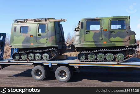 Track SUV on the trailer vehicle for the transportation of tracked vehicles