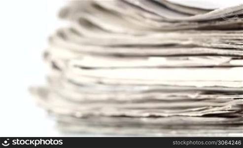 tracking horizontally along a heap of newspapers, Fahrt entlang einem Stapel Zeitungen