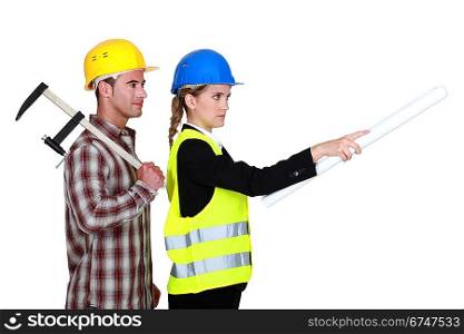 Tradesman following an engineer&acute;s orders