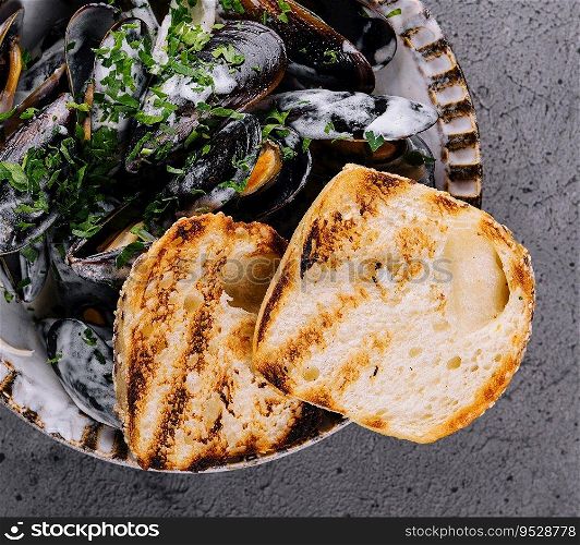 Traditional barbecue italian blue mussel with baguette