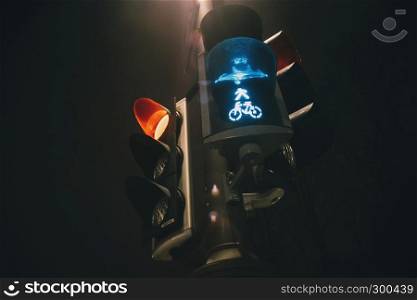 Traffic light with green bycicle color at dusk