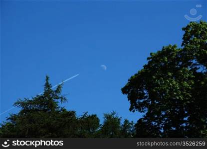 Trail of airbus, looking like it flying to the moon
