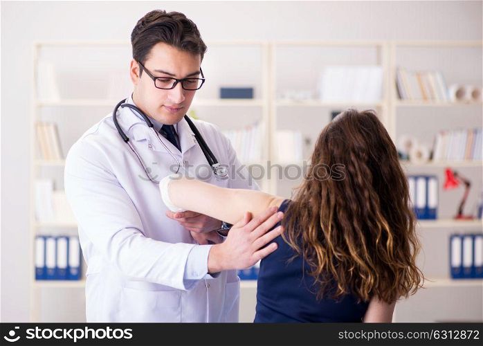 Traumatologist is taking care of the patient