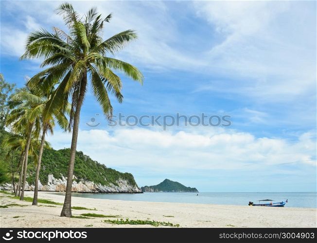 Tropical sandy beach of Hat Laem Sala
