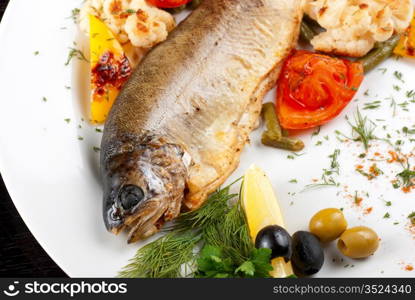 trout fish baked with pepper, string beans, tomato and cauliflower