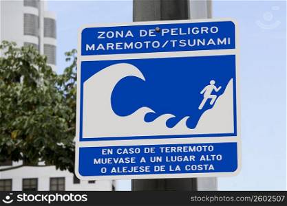 Tsunami Danger sign, Spanish