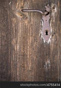 Tuerklinke-Holzmaserung. door handle in an old wooden door
