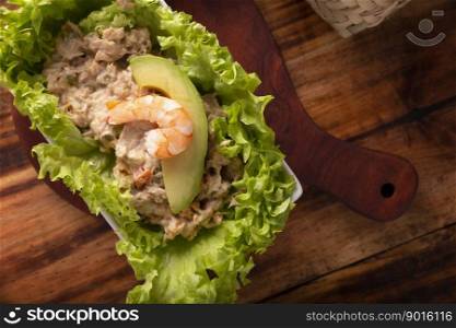 Tuna salad. Very popular dish in many countries, it is a quick, simple and nutritious recipe, it can be served in a sandwich, with cookies or as a complement to another dish.