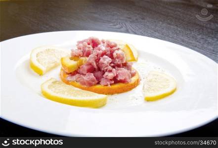 tuna tartar with fresh salad and lemon slice