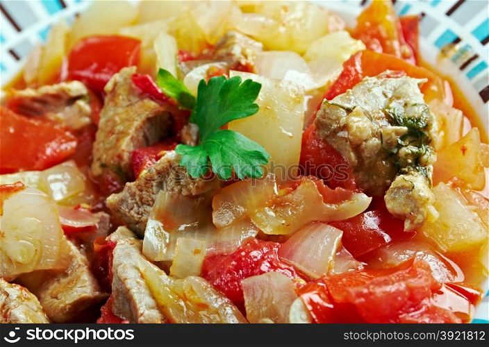 Turkish dish with vegetables and meat - Sa? kavurma tarifi