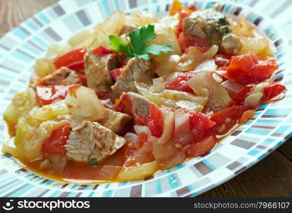 Turkish dish with vegetables and meat - Sa? kavurma tarifi