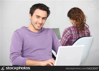 Twentysomethings using laptop computers