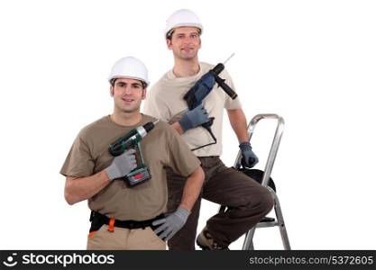 Two artisans with drill