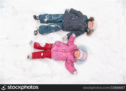 two children lie on snow