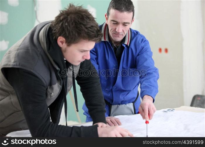 Two construction workers exchanging ideas