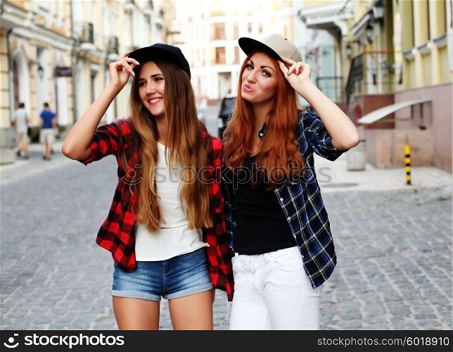 Two female friends in the city