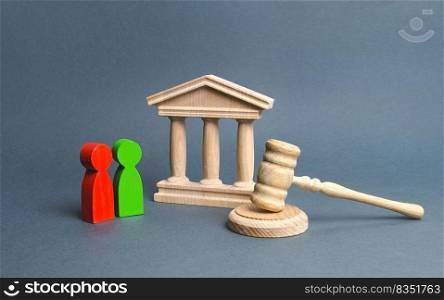 Two figures of people opponents stand near the courthouse and the judge&rsquo;s gavel. Conflict resolution in court, claimant and respondent. Court case, settling disputes. The judicial system.