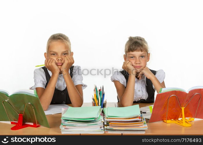 Two girls do not want to study in class