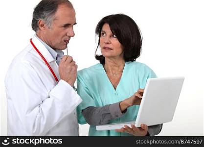 Two hospital workers with laptop