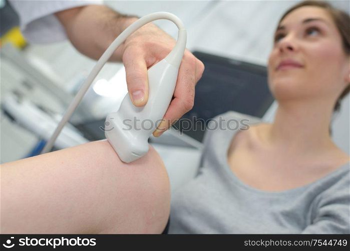 ultrasound echo on the knee of a woman