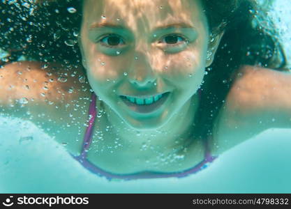 underwater girl in swimming pool — Stockphotos.com