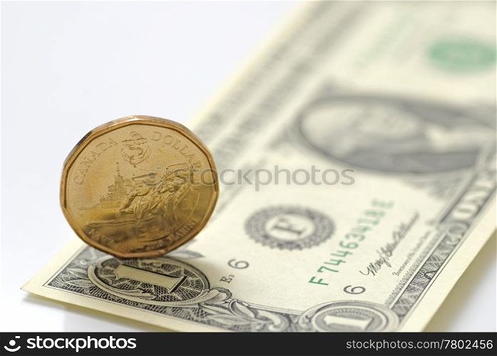 US one dollar bill vs Canadian one dollar coin