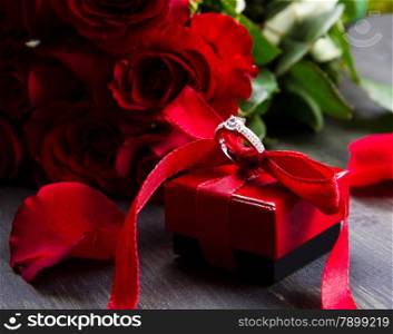 valentine&rsquo;s day Red roses and gift box on a wooden background
