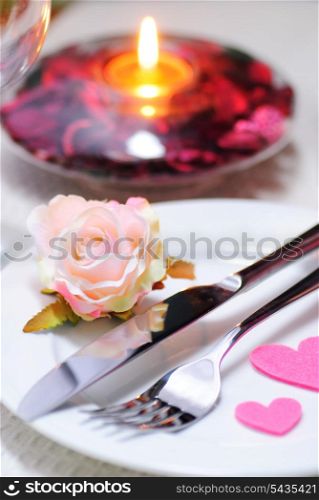 Valentine&rsquo;s dinner waitnig for couple, present and candle included