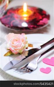 Valentine&rsquo;s dinner waitnig for couple, present and candle included