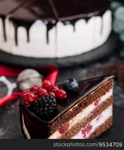 Vanilla sponge cake with chocolate drops and fresh berries