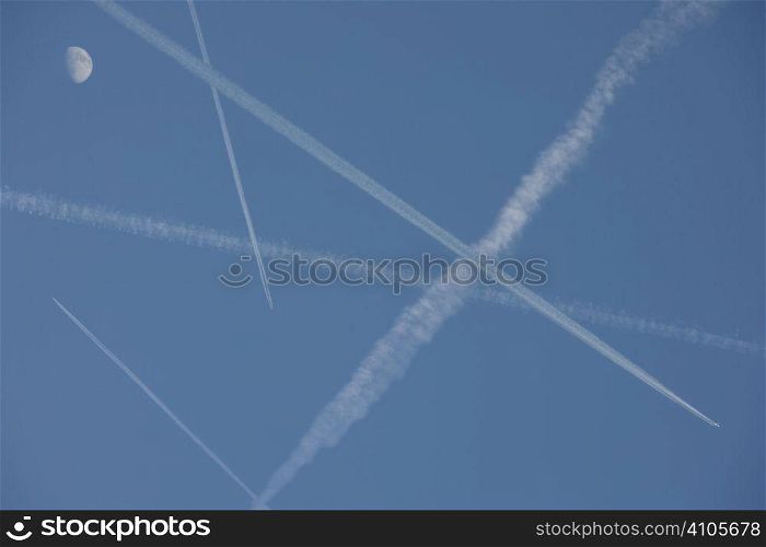 vapour trails from aeroplanes going in different directions