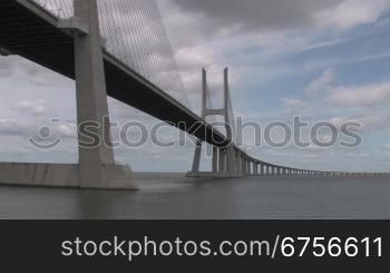 Vasco-da-Gama-Brncke nber den Fluss Tejo in Lissabon, Portugal