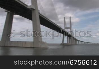 Vasco-da-Gama-Brncke nber den Fluss Tejo in Lissabon, Portugal
